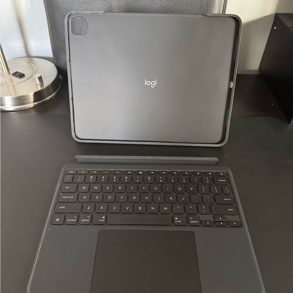 Logitech Combo Touch Keyboard Case with Trackpad for iPad Pro 13" - Picture 3 of 5